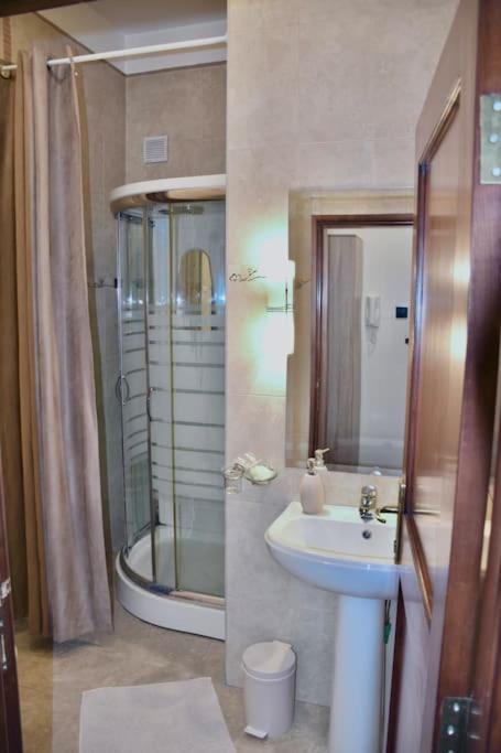 Apartment In Belgrade With Small Parking Space Bagian luar foto